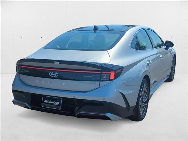 2024 Hyundai Sonata Hybrid Limited photo 2