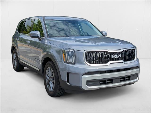 2024 Kia Telluride LX photo 3