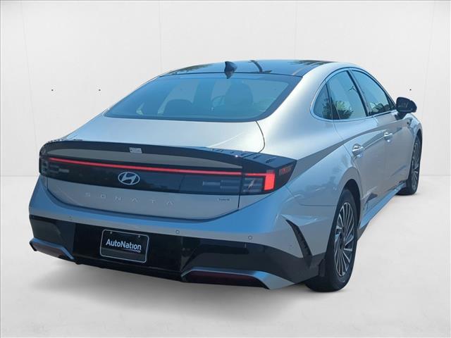 2024 Hyundai Sonata Hybrid Limited photo 2