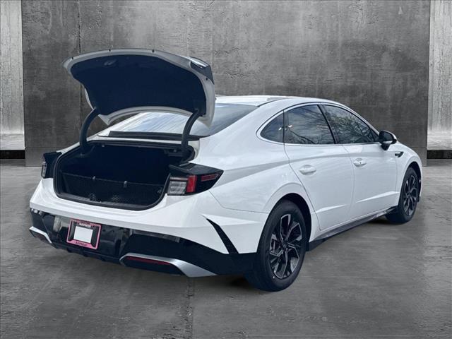 2025 Hyundai Sonata SE photo 2