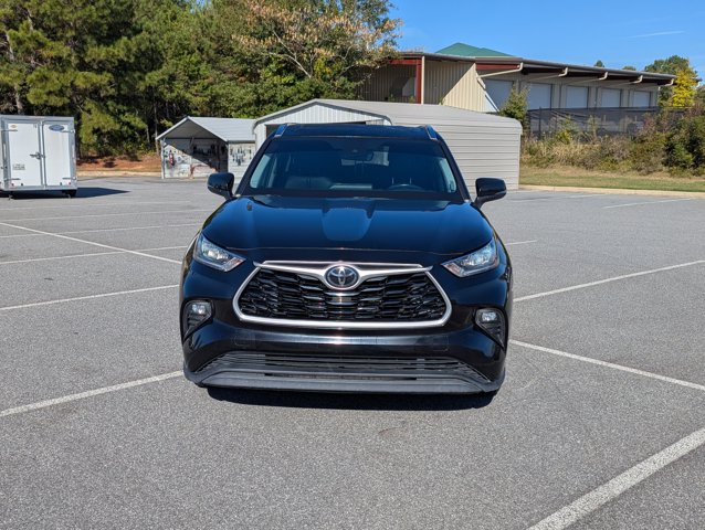 2020 Toyota Highlander XLE Sport photo 2