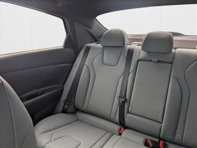 2025 Hyundai Elantra Limited - Photo 18