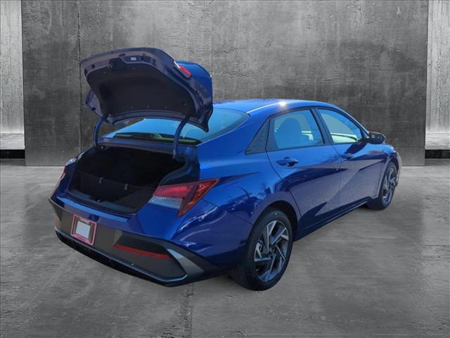 2025 Hyundai Elantra SEL Sport photo 2