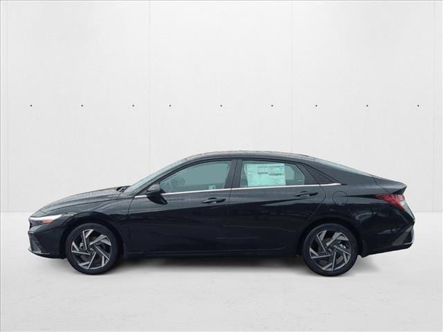 2025 Hyundai Elantra Limited - Photo 10