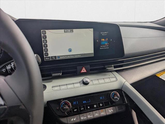 2025 Hyundai Elantra Limited - Photo 14