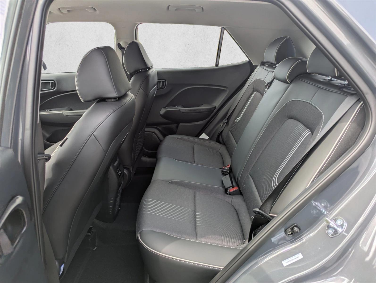 2025 Hyundai Venue Limited - Photo 21