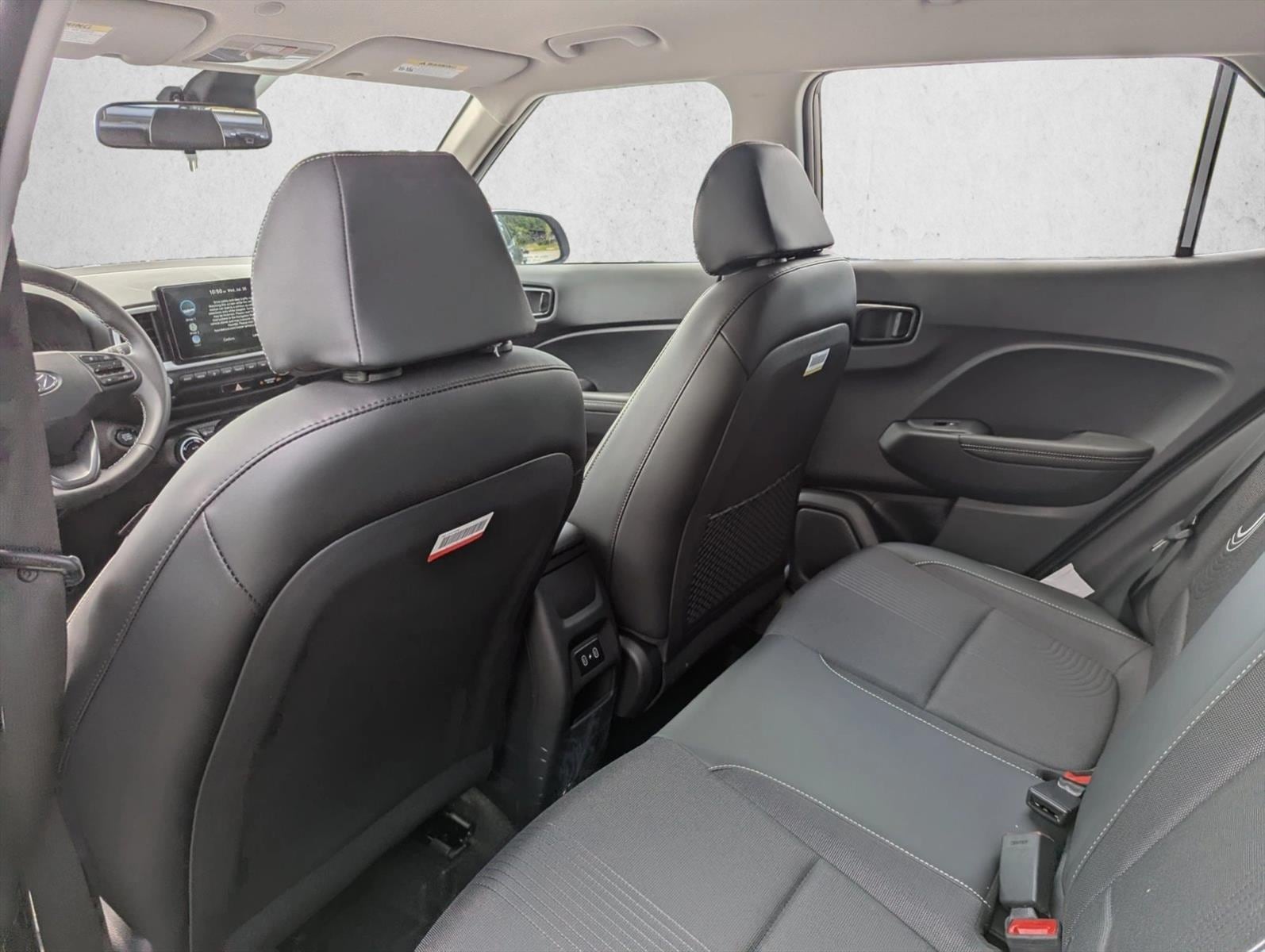 2025 Hyundai Venue Limited - Photo 22