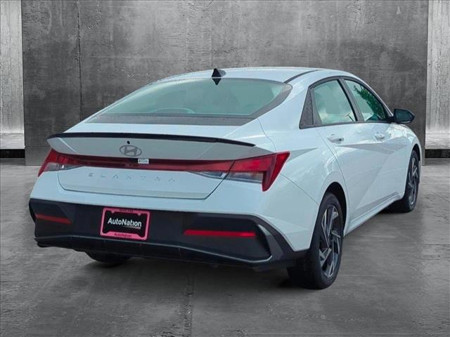 2025 Hyundai Elantra SEL Sport photo 2