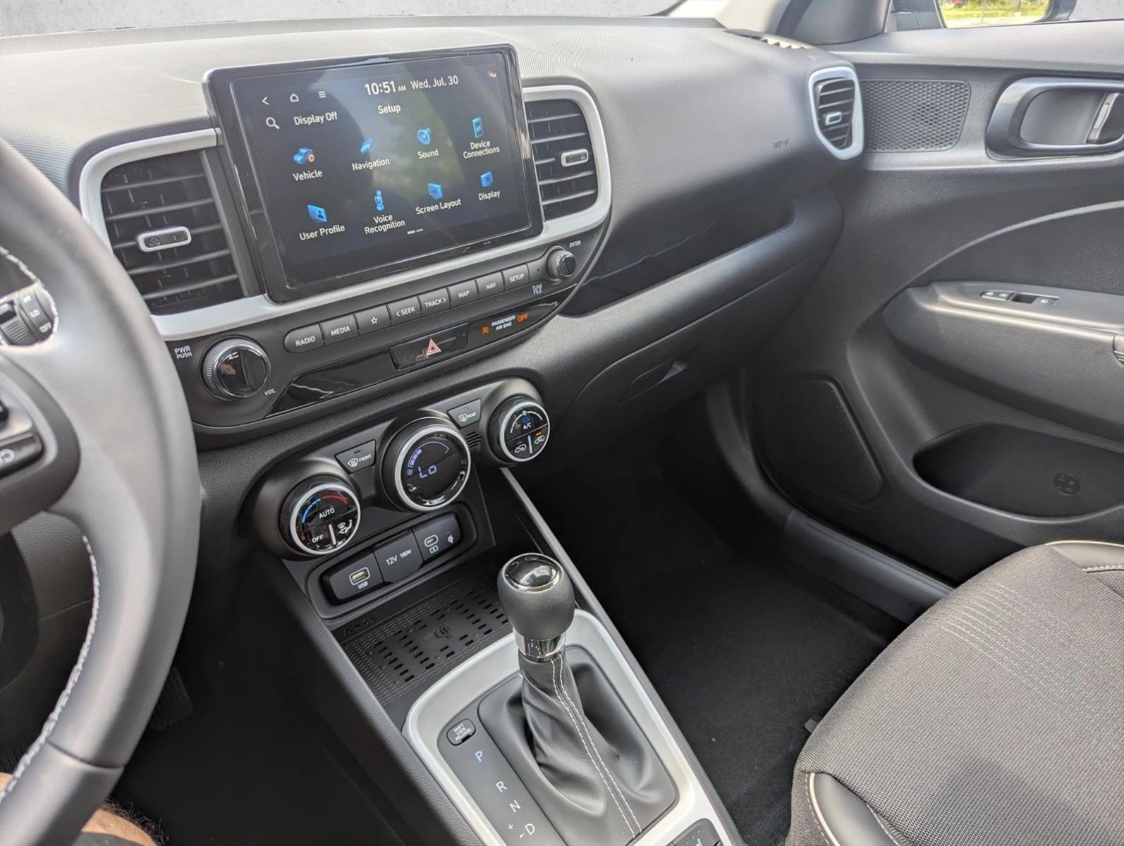 2025 Hyundai Venue Limited - Photo 19
