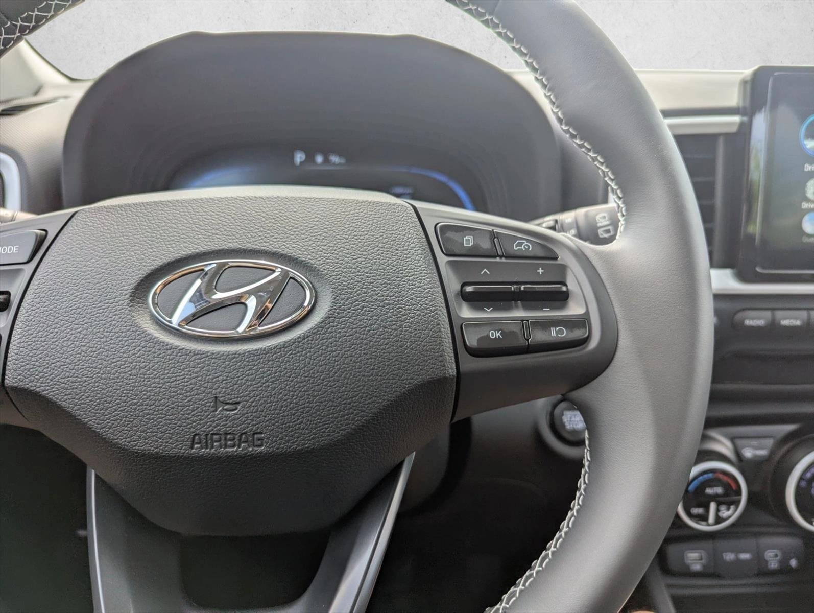 2025 Hyundai Venue Limited - Photo 15