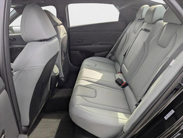 2025 Hyundai Elantra Limited - Photo 20