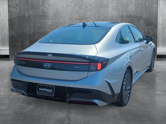 2024 Hyundai Sonata Hybrid Limited photo 2