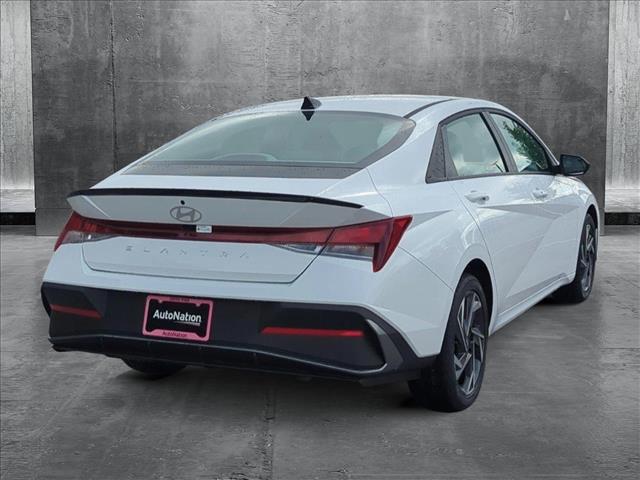 2025 Hyundai Elantra SEL Sport photo 2