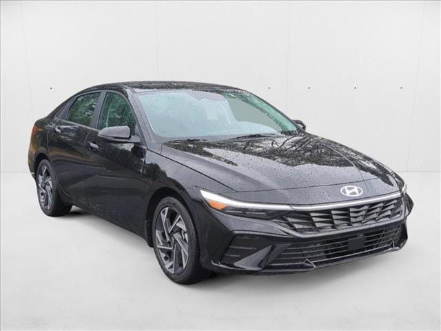 2025 Hyundai Elantra Limited - Photo 7
