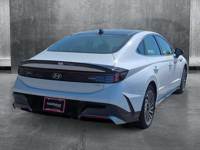 2025 Hyundai Sonata Hybrid Limited photo 2