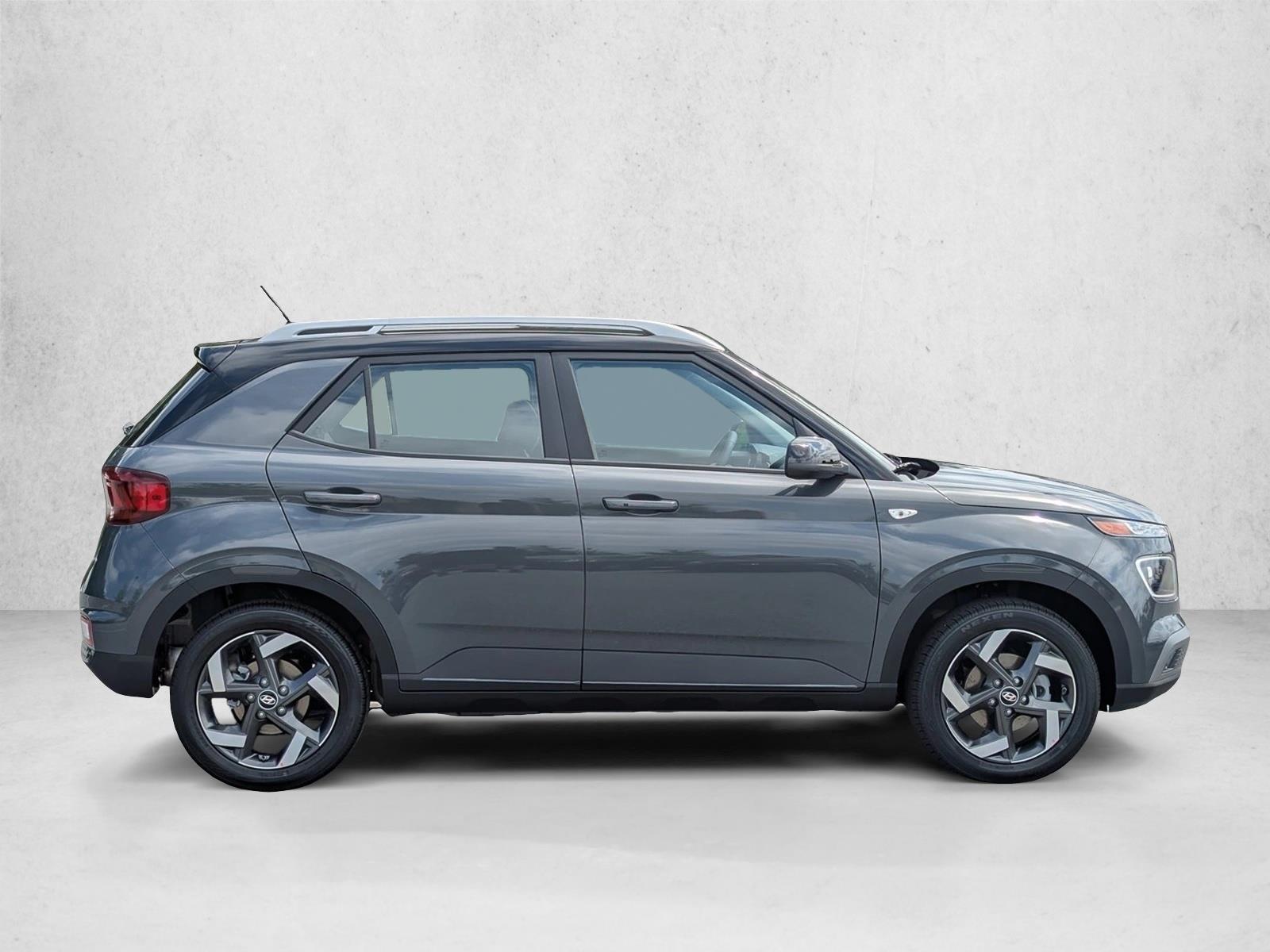 2025 Hyundai Venue Limited - Photo 8