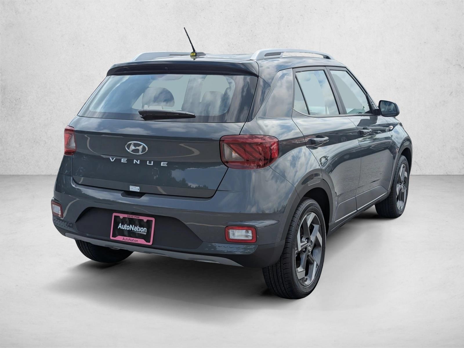 2025 Hyundai Venue Limited - Photo 9