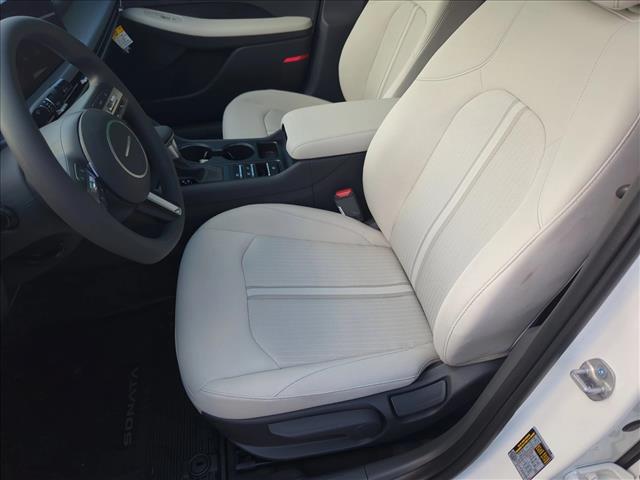 2025 Hyundai Sonata SE photo 4