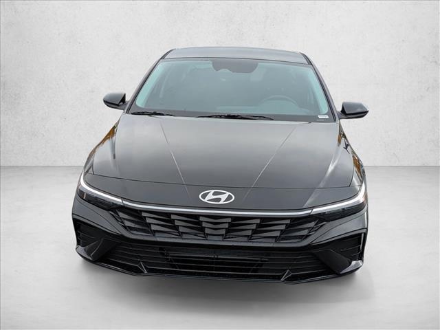 2026 Hyundai Elantra SE photo 2