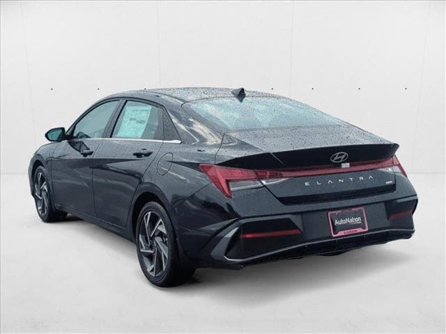 2025 Hyundai Elantra Limited - Photo 9