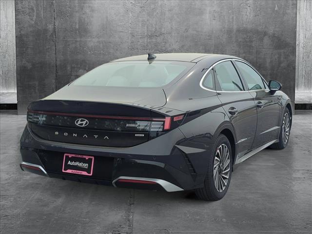 2025 Hyundai Sonata Hybrid Limited photo 2