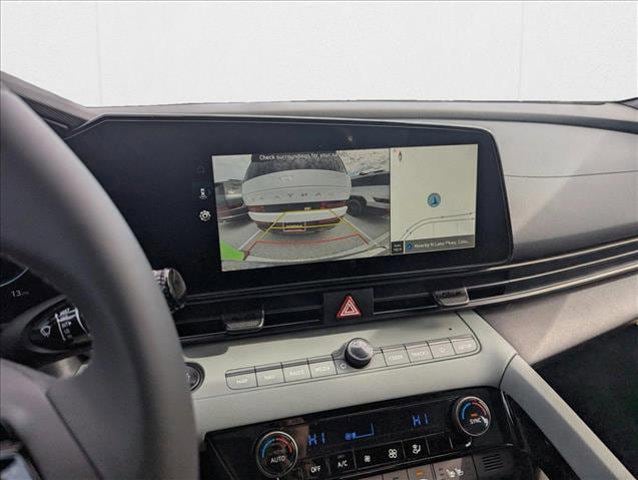 2025 Hyundai Elantra Limited - Photo 13