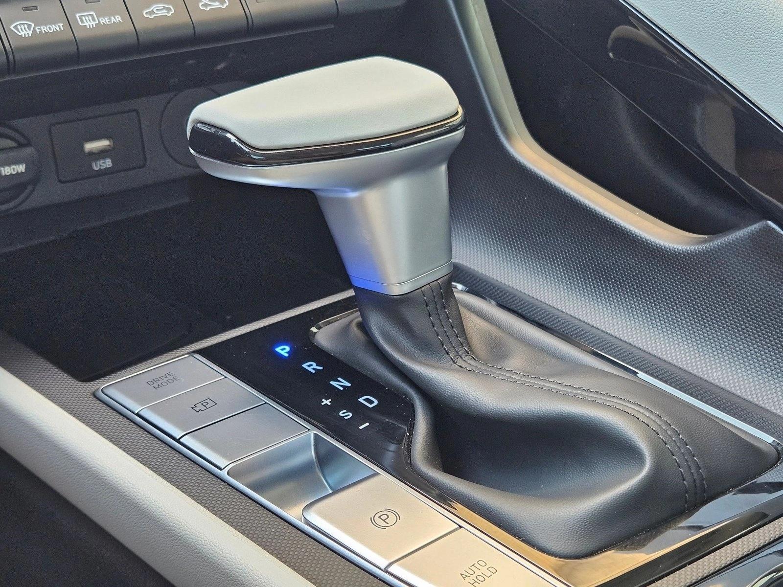 2025 Hyundai Elantra Limited - Photo 12