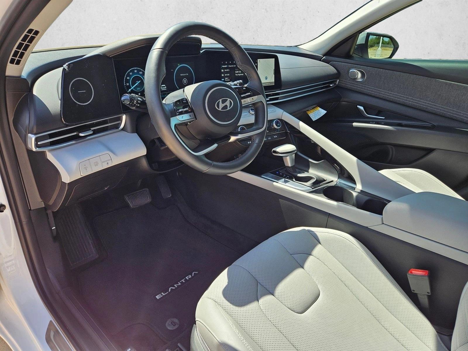 2025 Hyundai Elantra Limited - Photo 10