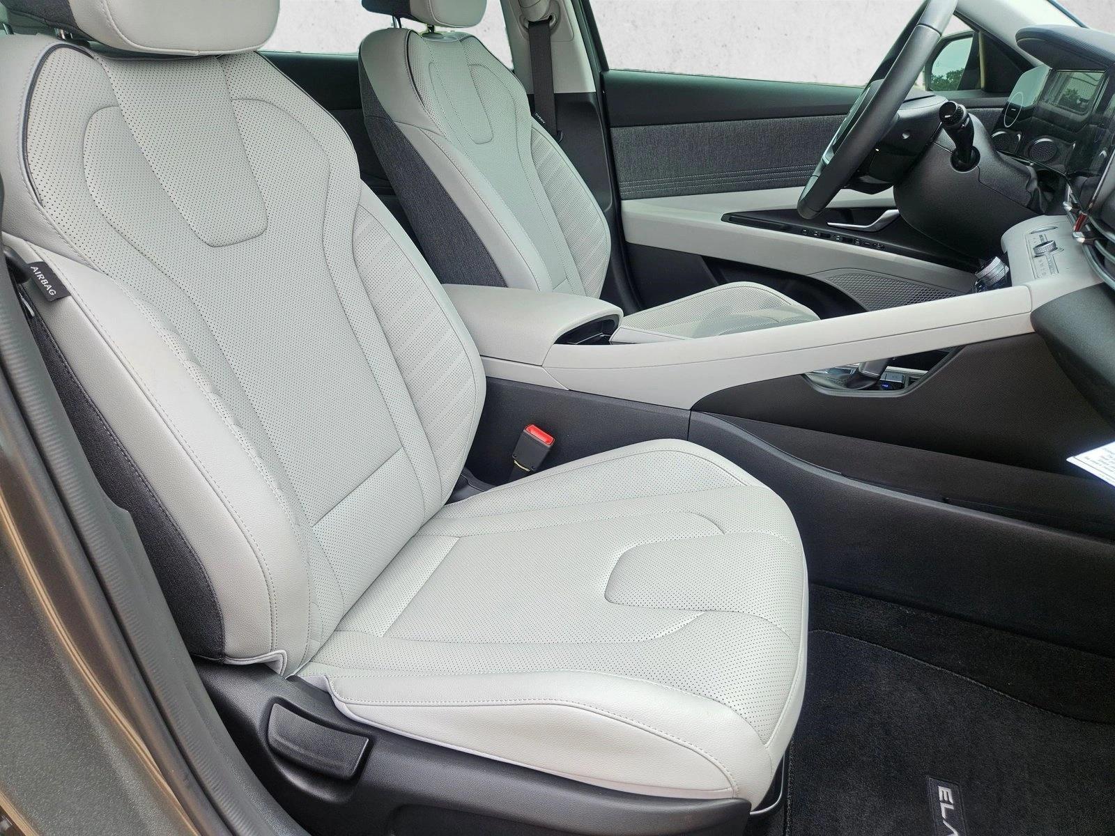 2025 Hyundai Elantra Limited - Photo 20
