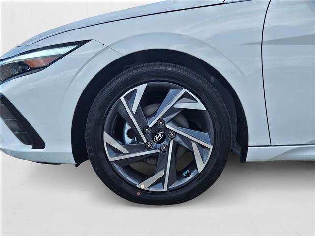 2025 Hyundai Elantra Limited - Photo 10