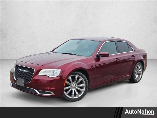 2019 Chrysler 300 Touring's photo