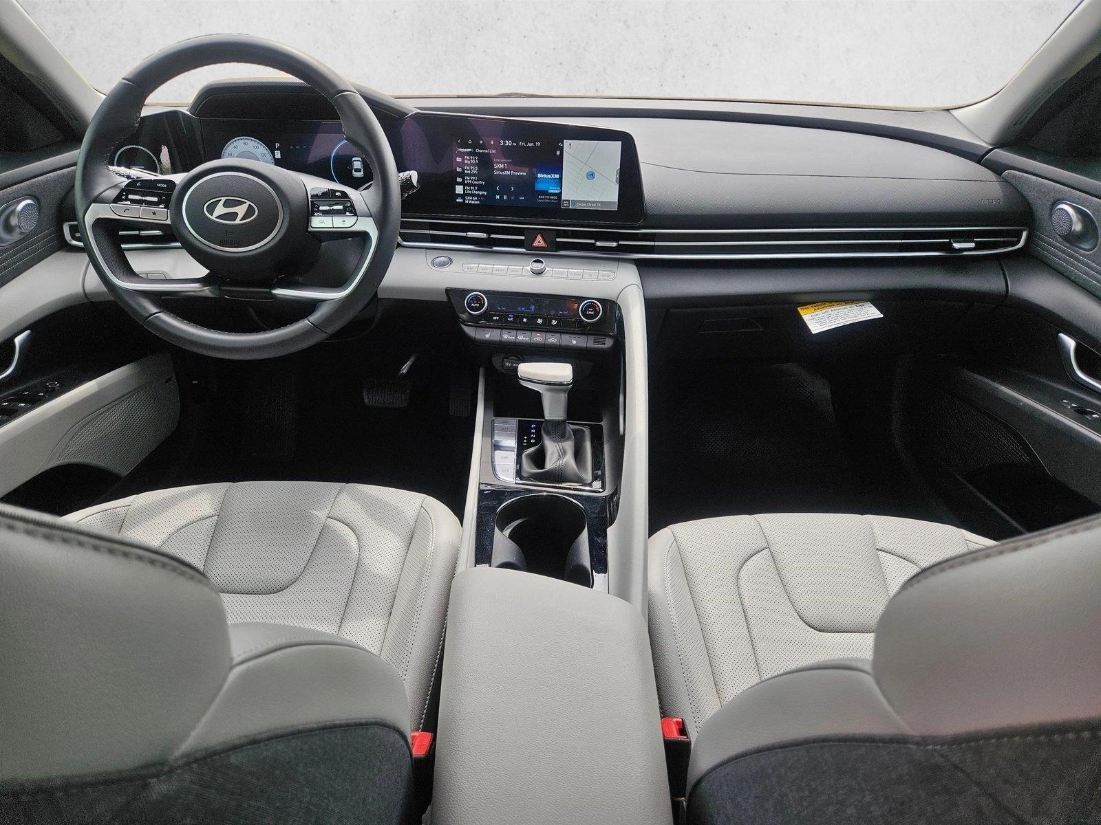 2025 Hyundai Elantra Limited - Photo 17