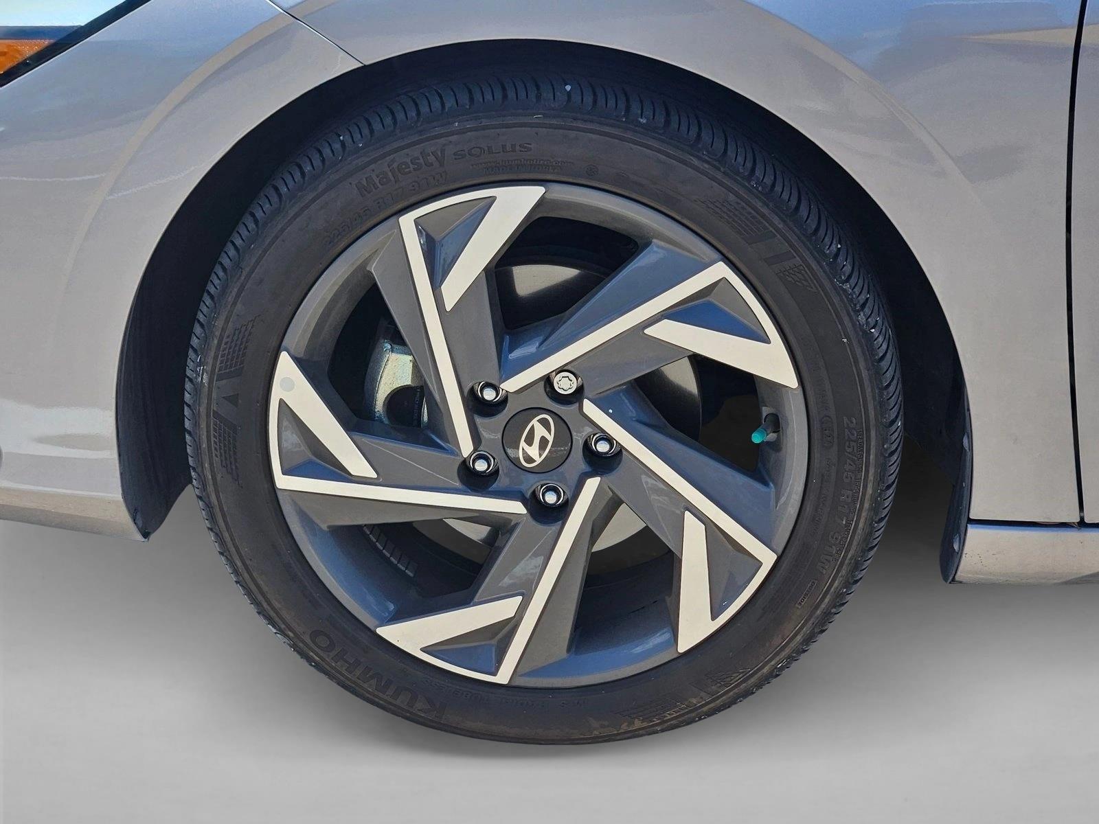 2025 Hyundai Elantra SEL - Photo 14