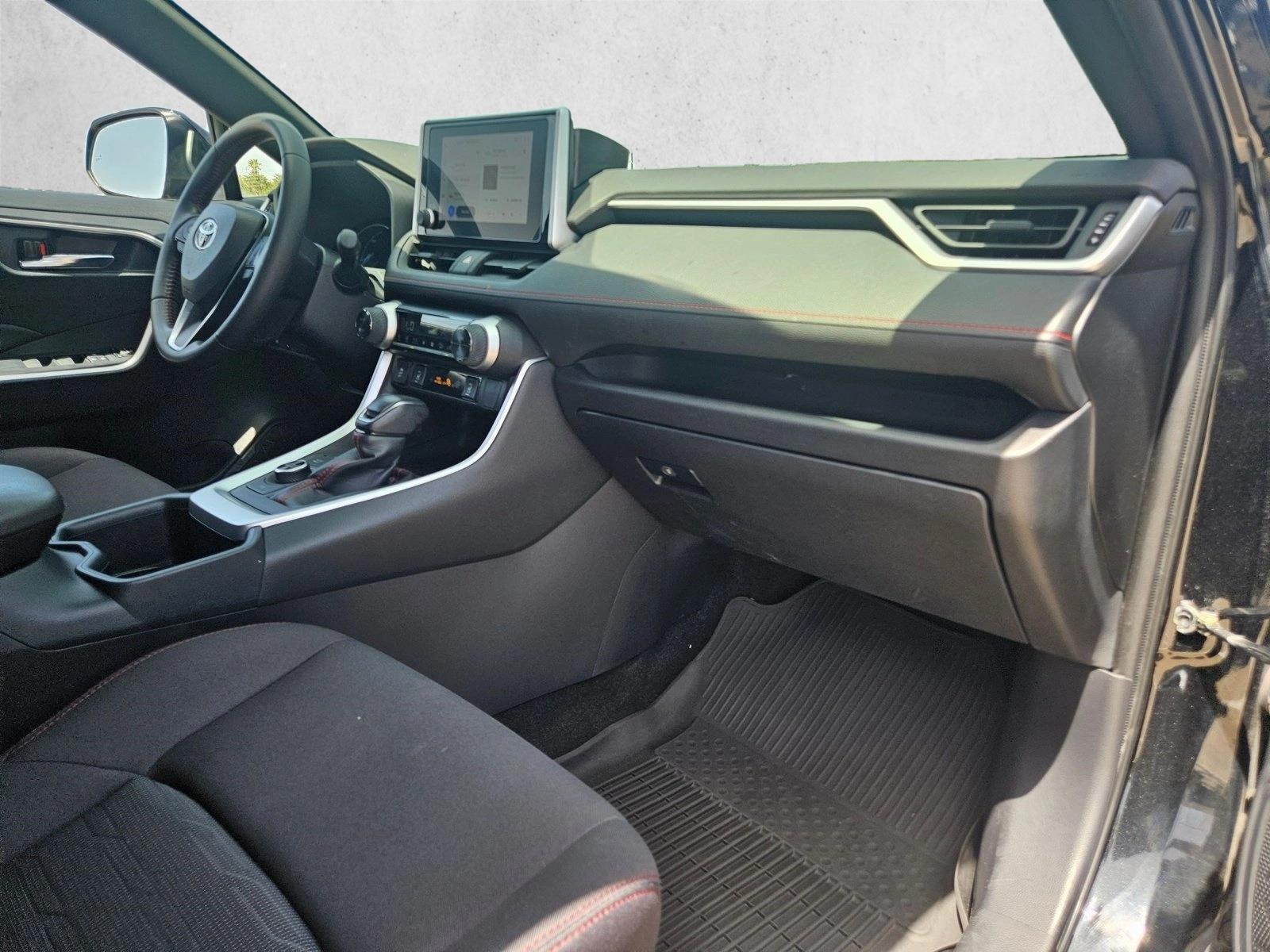2023 Toyota RAV4 SE - Photo 21