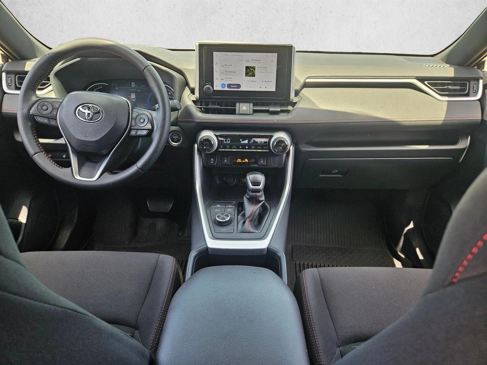 2023 Toyota RAV4 SE - Photo 17