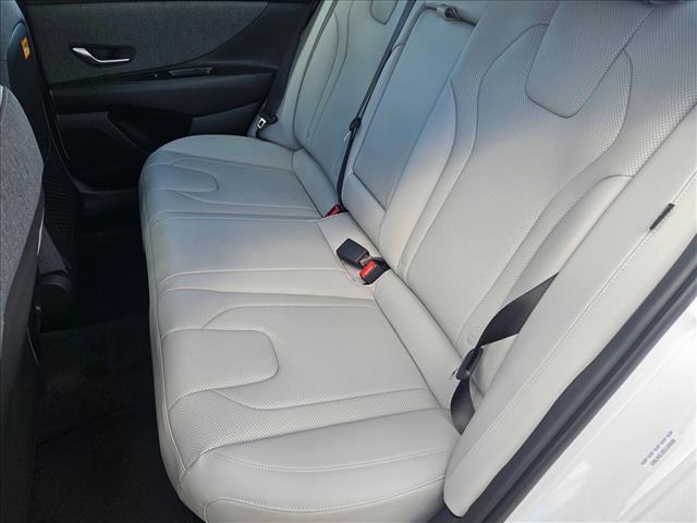 2025 Hyundai Elantra Limited - Photo 18