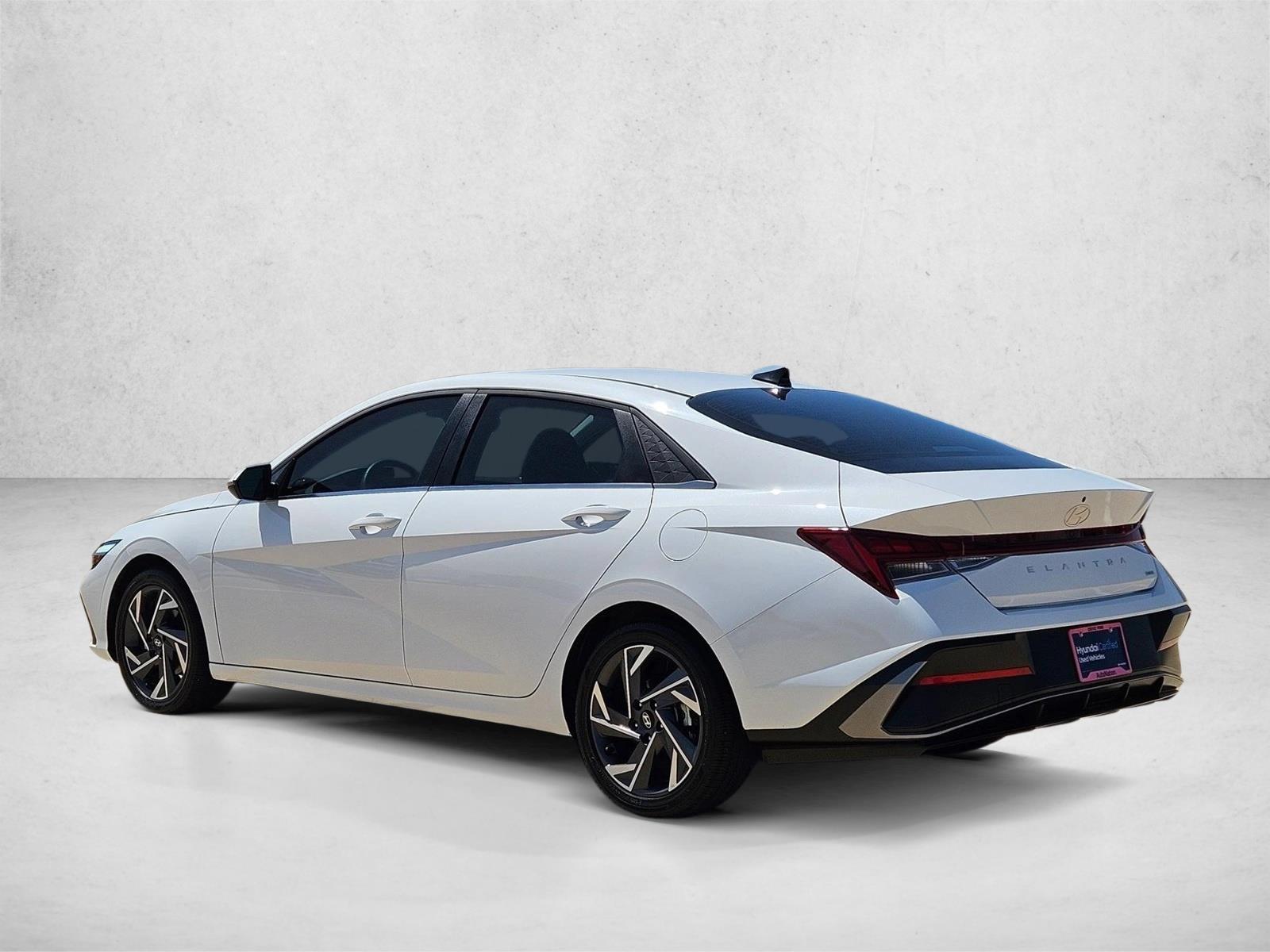 2025 Hyundai Elantra Limited - Photo 8
