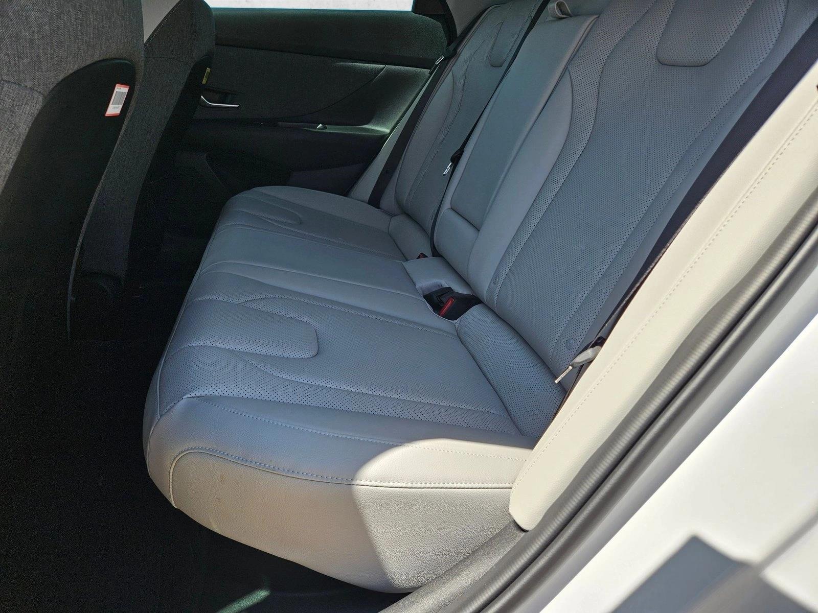 2025 Hyundai Elantra Limited - Photo 18