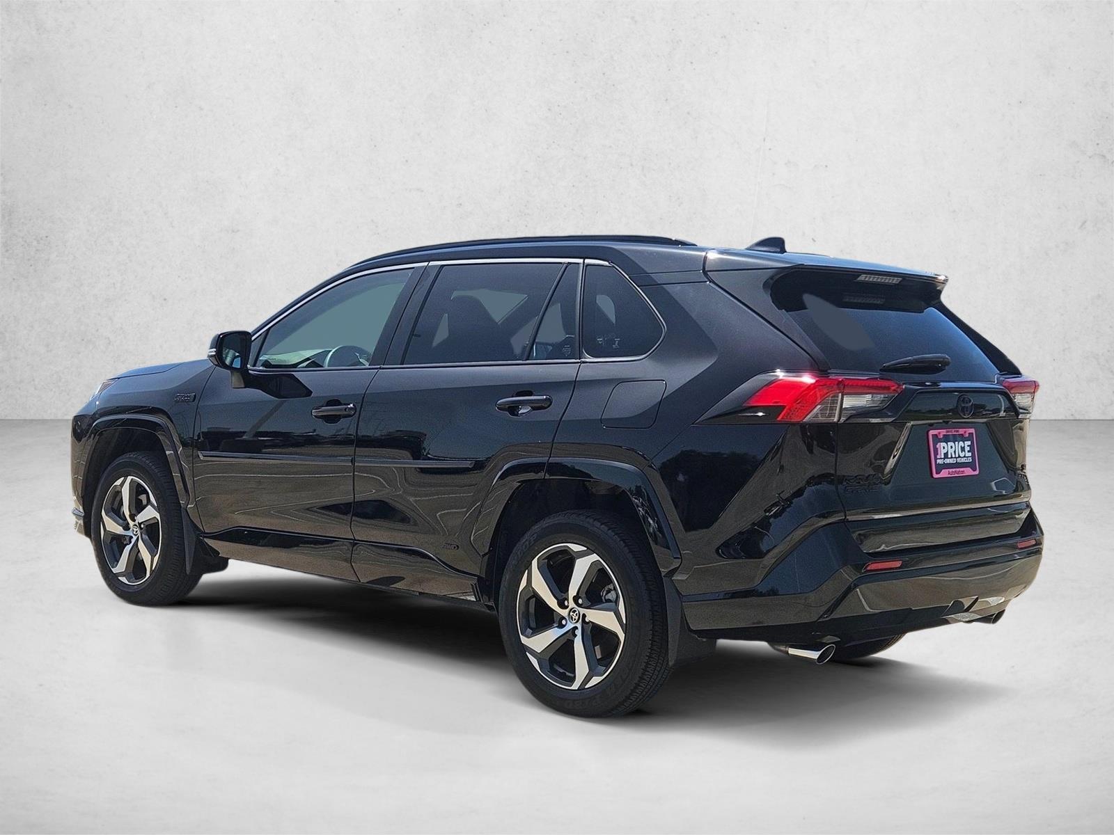 2023 Toyota RAV4 SE - Photo 8