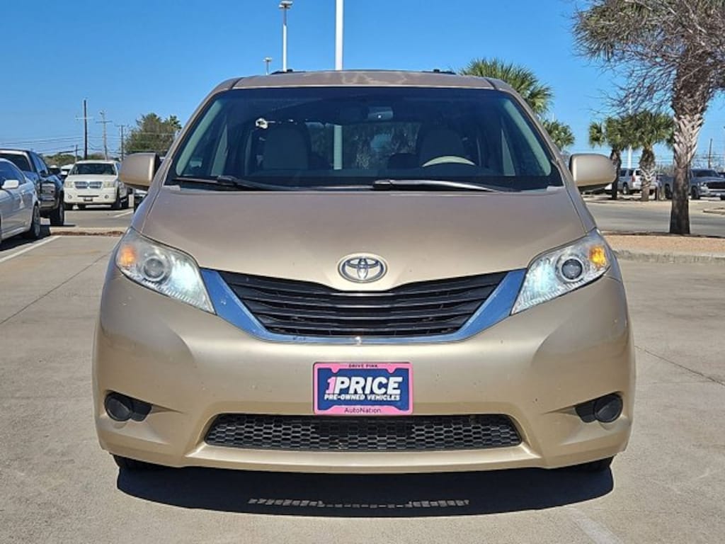 Used 2011 Toyota Sienna LE Mini-van Passenger
