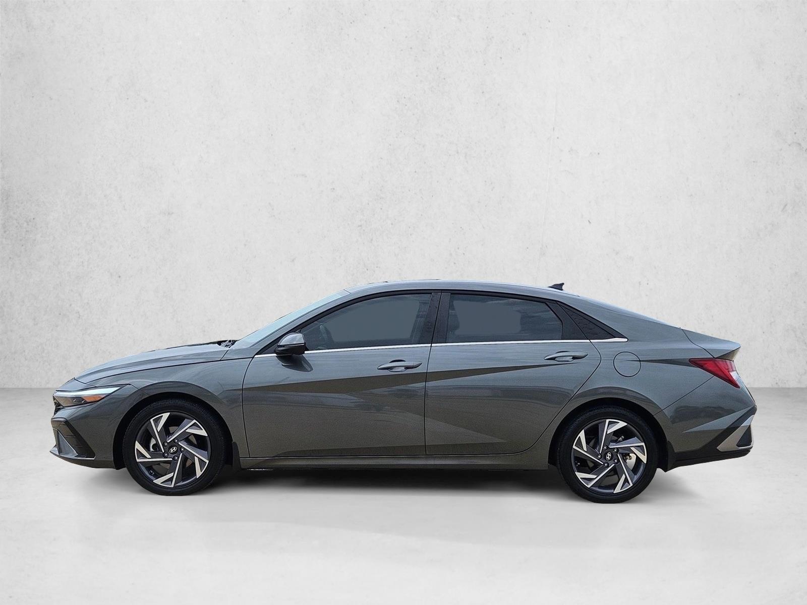 2025 Hyundai Elantra Limited - Photo 9