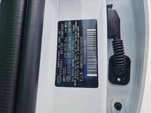 2025 Hyundai Elantra Limited - Photo 20