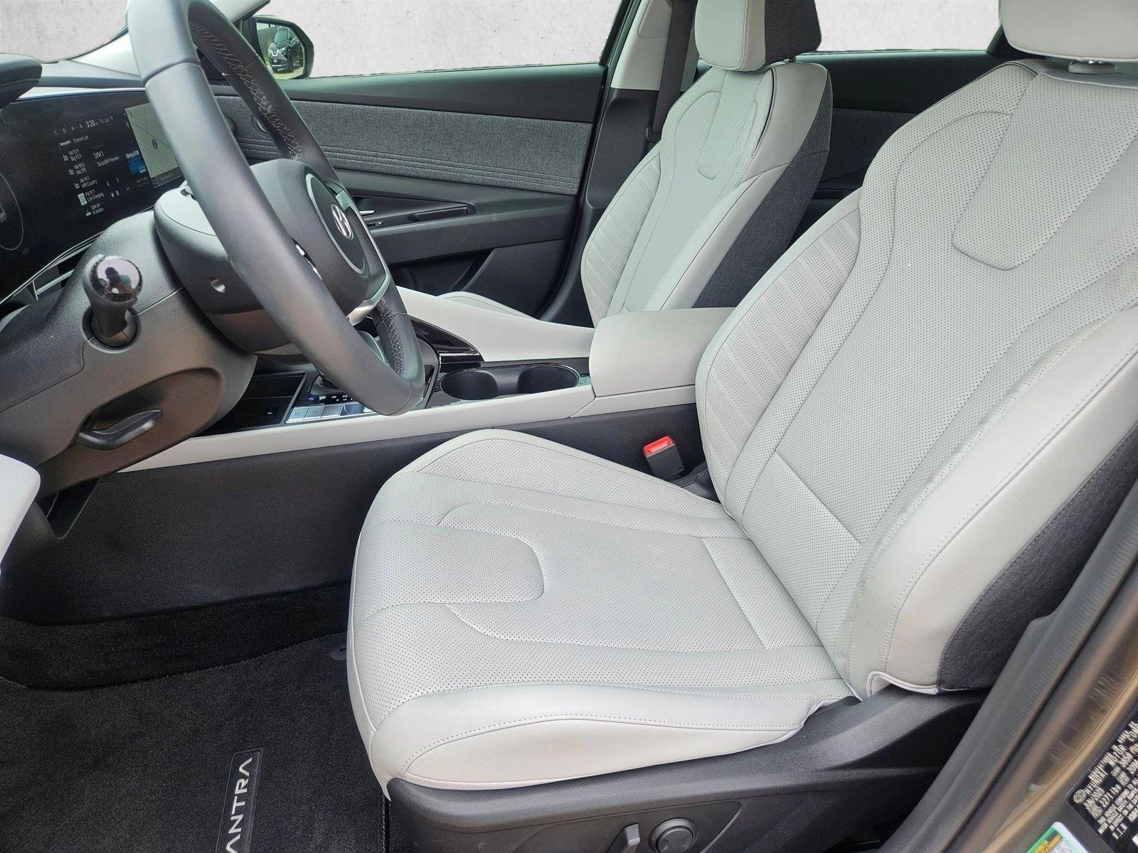 2025 Hyundai Elantra Limited - Photo 16