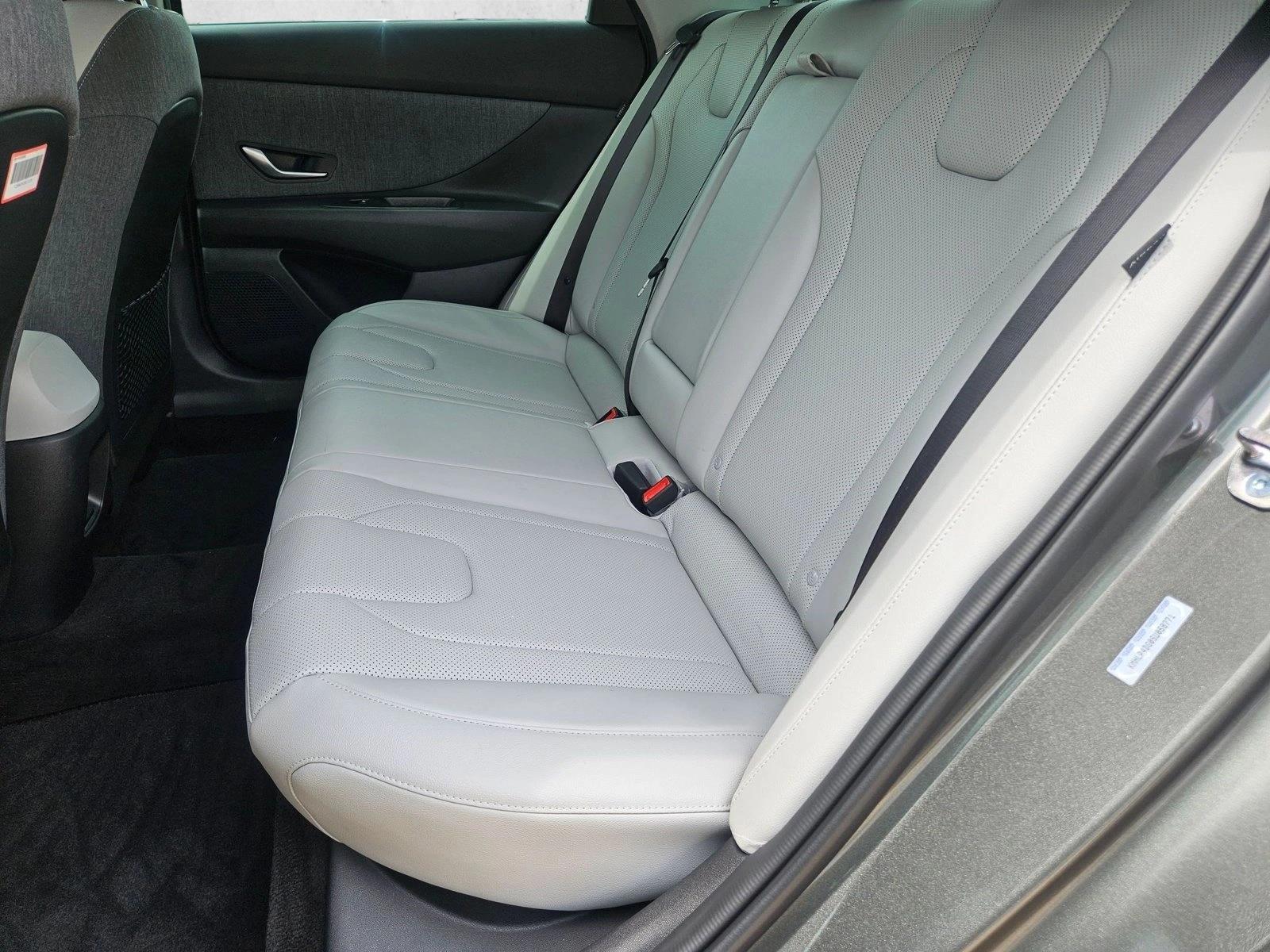 2025 Hyundai Elantra Limited - Photo 18
