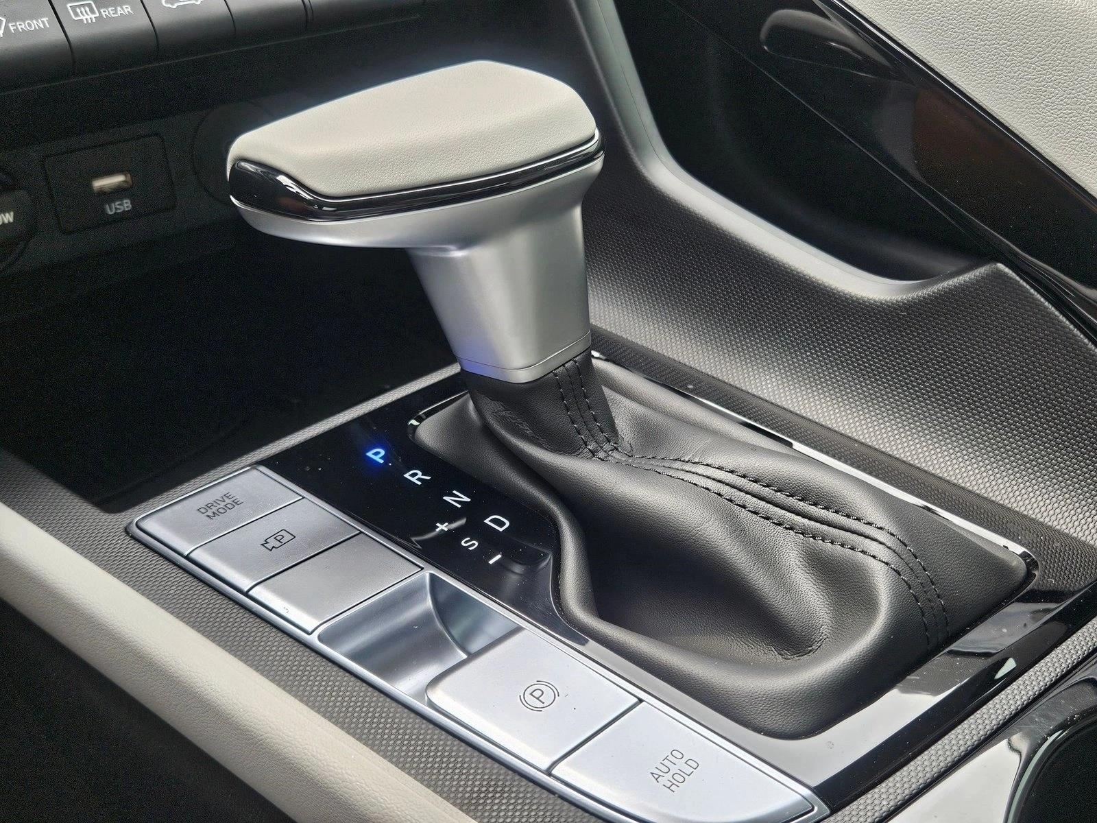 2025 Hyundai Elantra Limited - Photo 12