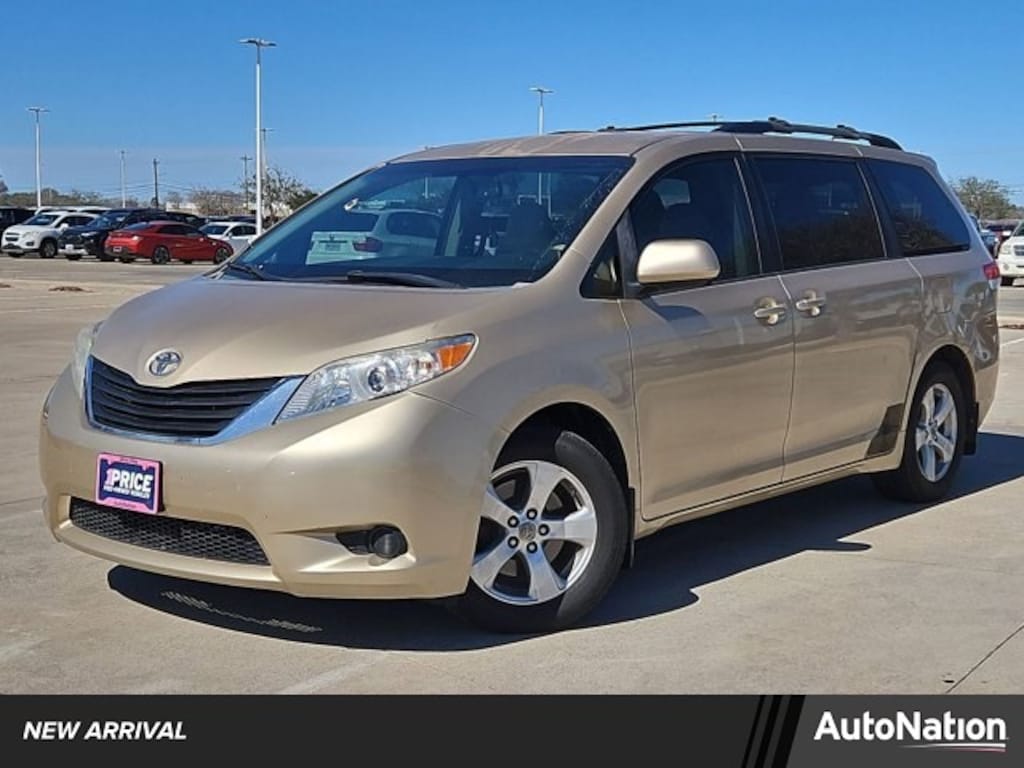 Used 2011 Toyota Sienna LE Mini-van Passenger