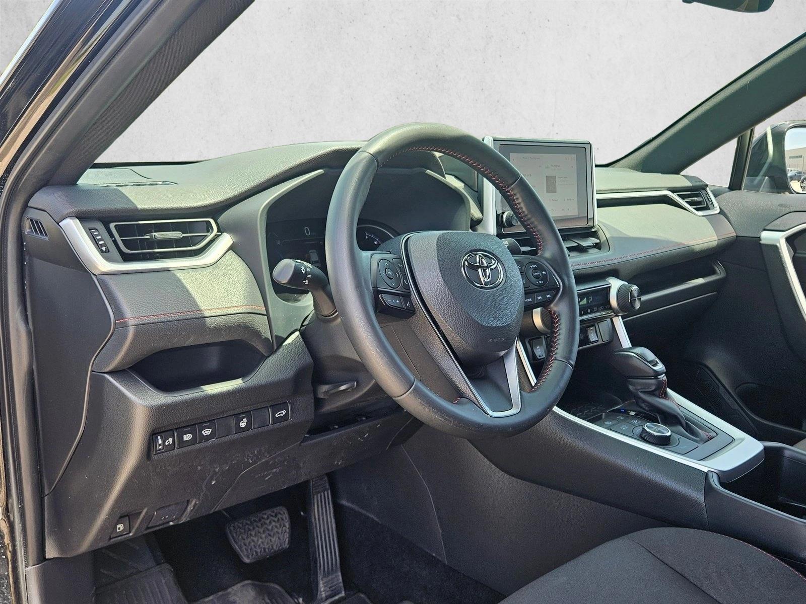 2023 Toyota RAV4 SE - Photo 10