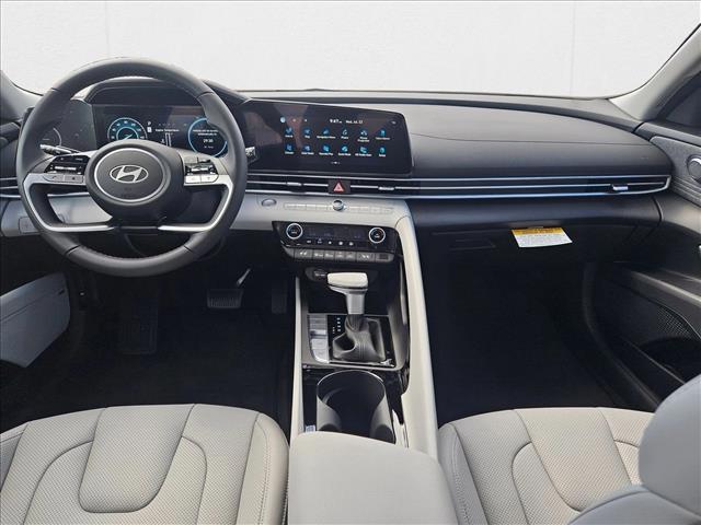 2025 Hyundai Elantra Limited - Photo 17