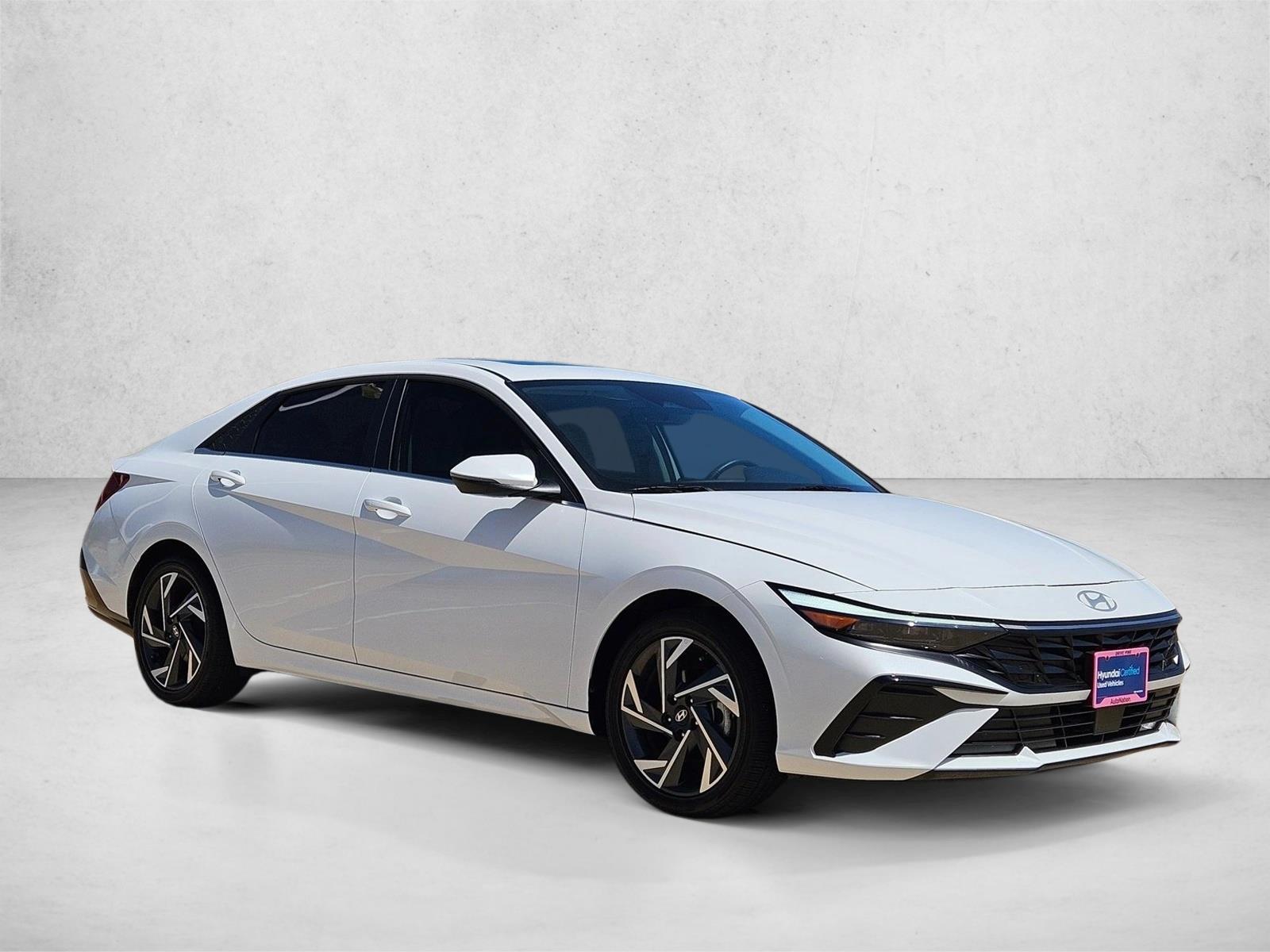 2025 Hyundai Elantra Limited - Photo 3
