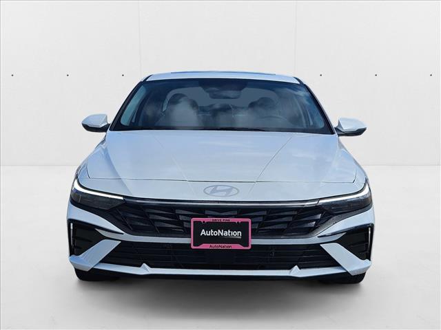 2025 Hyundai Elantra Limited - Photo 6